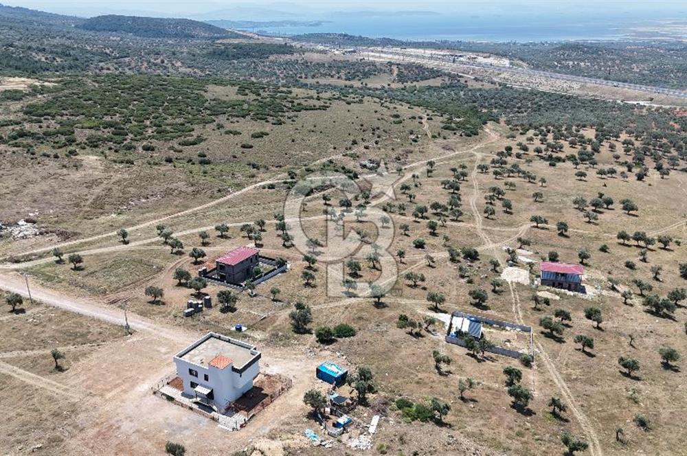 Bergama' da deniz manzaralı, merkeze yakın villa imarlı arsa