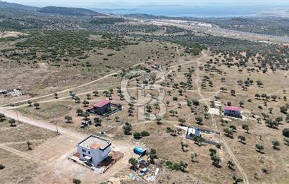Bergama' da deniz manzaralı, merkeze yakın villa imarlı arsa