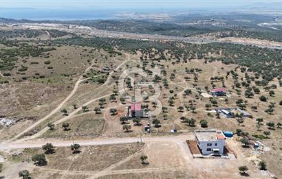Bergama' da deniz manzaralı, merkeze yakın villa imarlı arsa