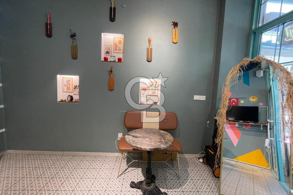 Bornovada İşlek Konumda Hazır Devren Kiralık Kafe