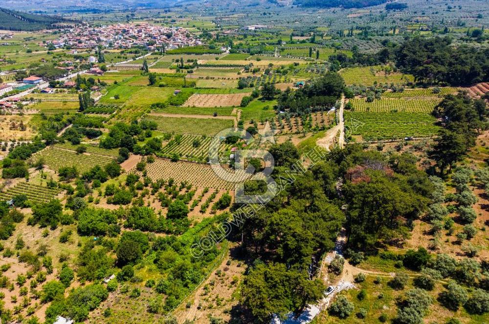 İZMİR GÖKÇEALANDA 9 DÖNÜM DOĞA İÇERİSİNDE SATILIK ÇİFTLİK EVİ