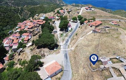 Karaburun Sarpıncık Köyünde Deniz ve Doğa Manzaralı Tarla