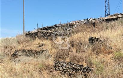 Karaburun Sarpıncık Köyünde Deniz ve Doğa Manzaralı Tarla
