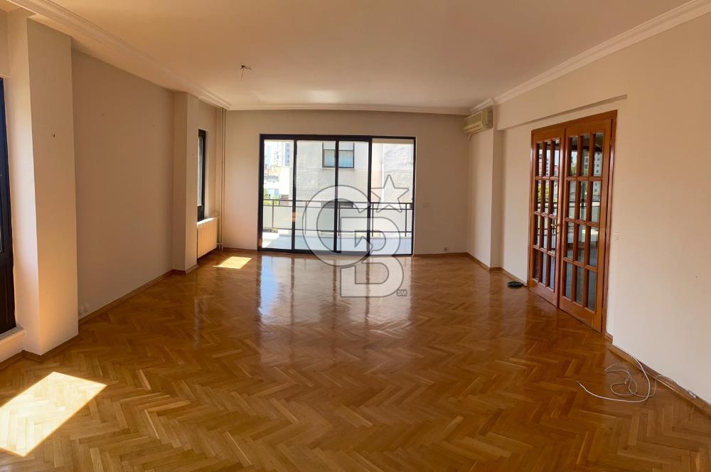 Caddebostan'da Kiralık Geniş 4+1 Güney Cephe Daire