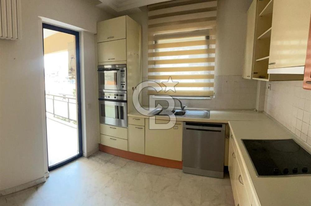 Caddebostan'da Kiralık Geniş 4+1 Güney Cephe Daire