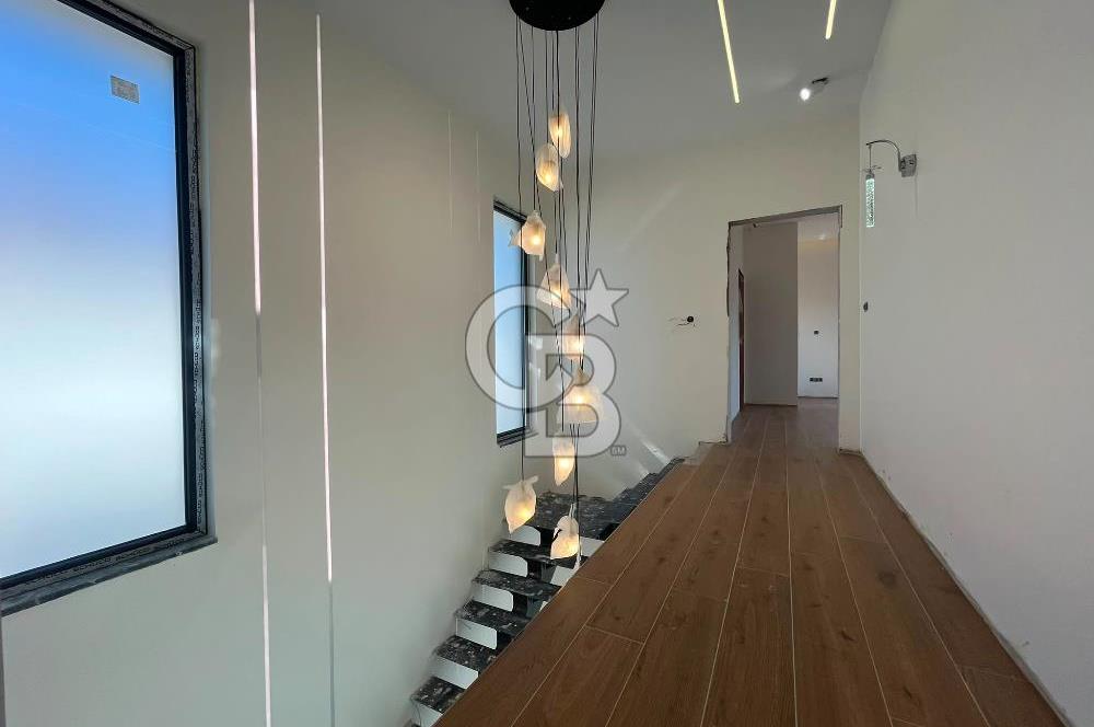 BAŞİSKELE'DE 4+1 383 m² ARSA İÇİNDE HAVUZLU SATILIK VİLLA