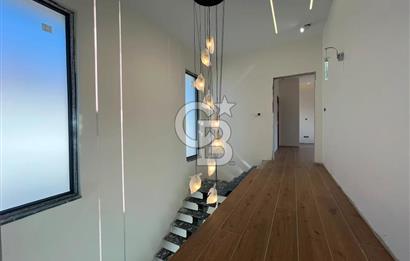 BAŞİSKELE'DE 4+1 383 m² ARSA İÇİNDE HAVUZLU SATILIK VİLLA
