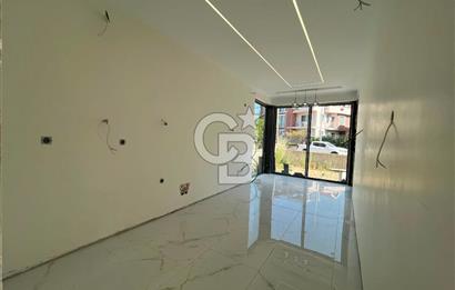 BAŞİSKELE'DE 4+1 383 m² ARSA İÇİNDE HAVUZLU SATILIK VİLLA