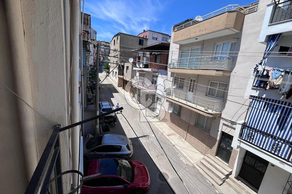KARABAĞLAR PEKER MAHALLESİNDE SATILIK 3 KATLI BİNA