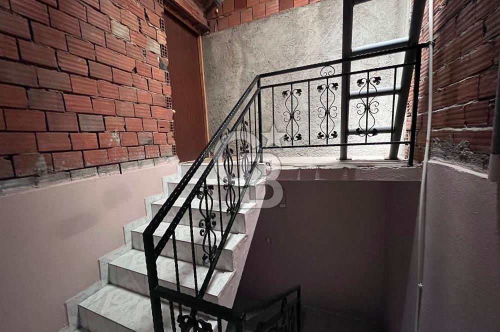KARABAĞLAR PEKER MAHALLESİNDE SATILIK 3 KATLI BİNA