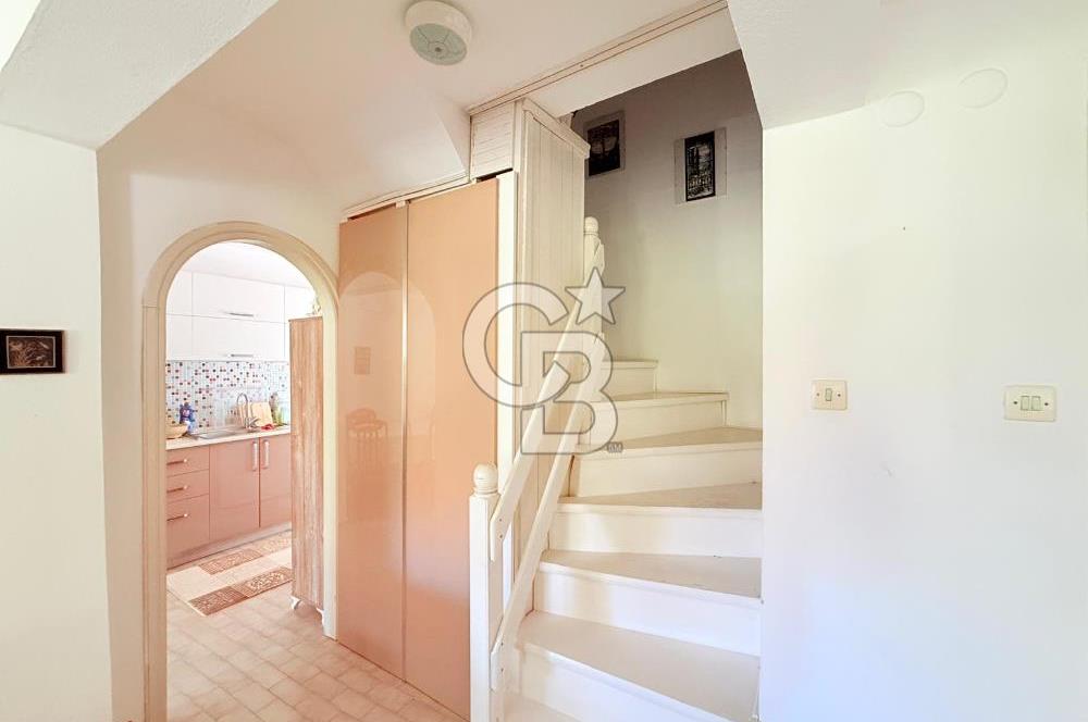 Seferihisar Akarcada Denize Sıfır Sitede Satılık Villa