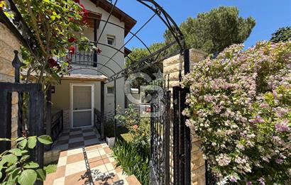 Seferihisar Akarcada Denize Sıfır Sitede Satılık Villa