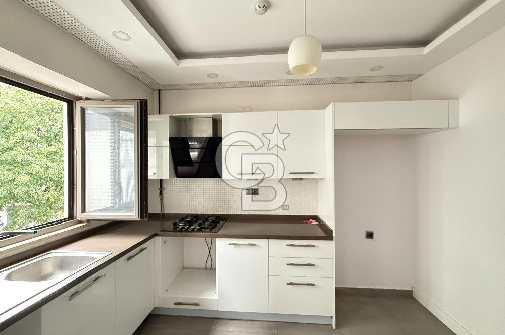 CADDEBOSTAN PLAJYOLUNDA KÖŞE BİNA KİRALIK DAİRE
