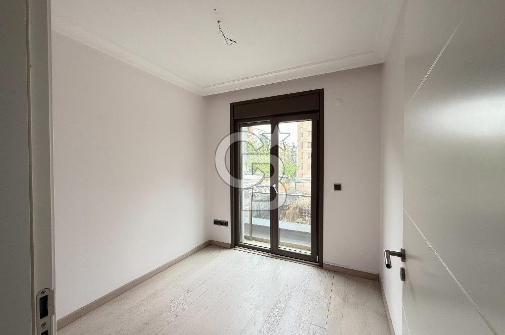 CADDEBOSTAN PLAJYOLUNDA KÖŞE BİNA KİRALIK DAİRE