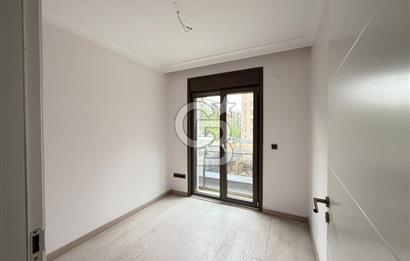 CADDEBOSTAN PLAJYOLUNDA KÖŞE BİNA KİRALIK DAİRE