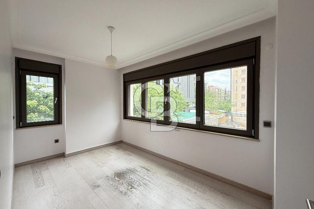 CADDEBOSTAN PLAJYOLUNDA KÖŞE BİNA KİRALIK DAİRE