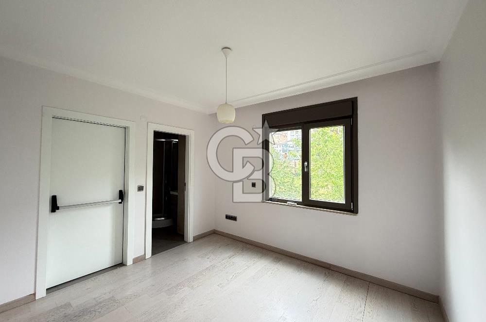 CADDEBOSTAN PLAJYOLUNDA KÖŞE BİNA KİRALIK DAİRE
