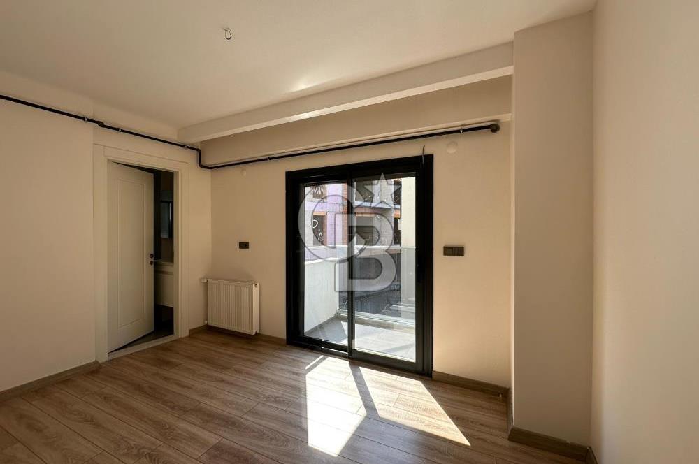 Karşıyaka Bostanlı'da Yeni Binada Bakımlı Kiralık Daire