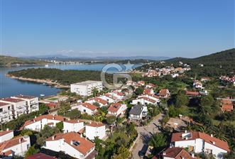 Süner Sitesinde Satılık Denize Yakın 4+1 Villa - 10 - 351842