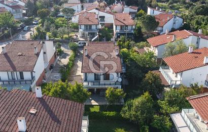 Süner Sitesinde Satılık Denize Yakın 4+1 Villa