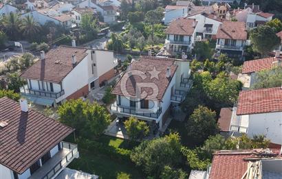 Süner Sitesinde Satılık Denize Yakın 4+1 Villa