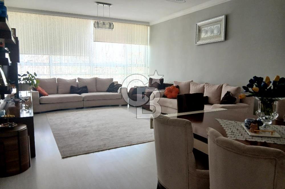 Bayraklı İzka Yelkenpark Sitesi'nde Satılık 3+1 Manzaralı Geniş Daire 