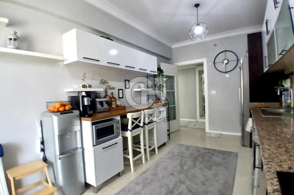 Bayraklı İzka Yelkenpark Sitesi'nde Satılık 3+1 Manzaralı Geniş Daire 