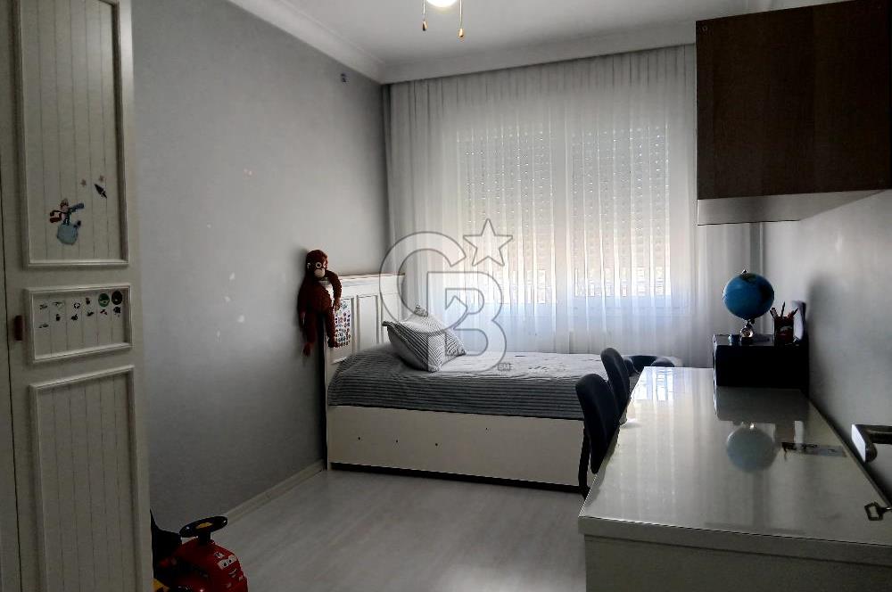 Bayraklı İzka Yelkenpark Sitesi'nde Satılık 3+1 Manzaralı Geniş Daire 