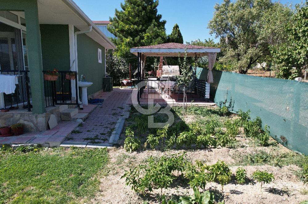 Yağlıpınar'da 720 m2 Arsa Üzerinde Bahçeli Eşyalı Satılık 1+1