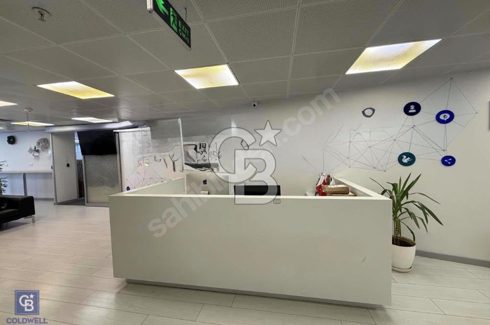 Kozyatağı Metro Durağında E5 Üzerinde 840m2 Kiralık Plaza Katı
