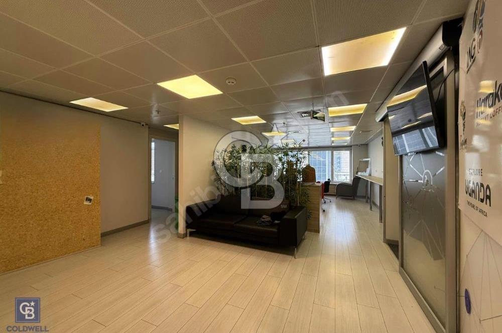 Kozyatağı Metro Durağında E5 Üzerinde 840m2 Kiralık Plaza Katı