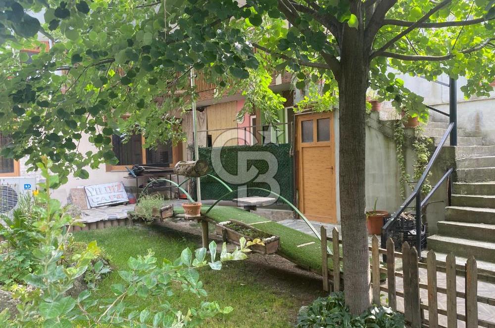 Manisa Karaağaçlı'da Bahçeli Faaliyete Hazır İşletme