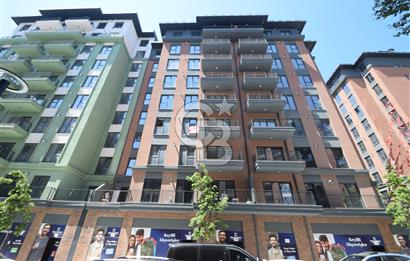 Okmeydanı Emlak Konutları'nda Cadde Cepheli Satılık 2+1 Daire