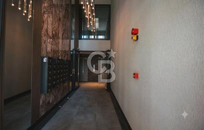 Okmeydanı Emlak Konutları'nda Cadde Cepheli Satılık 2+1 Daire