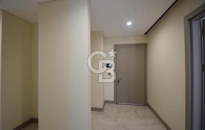 Okmeydanı Emlak Konutları'nda Cadde Cepheli Satılık 2+1 Daire