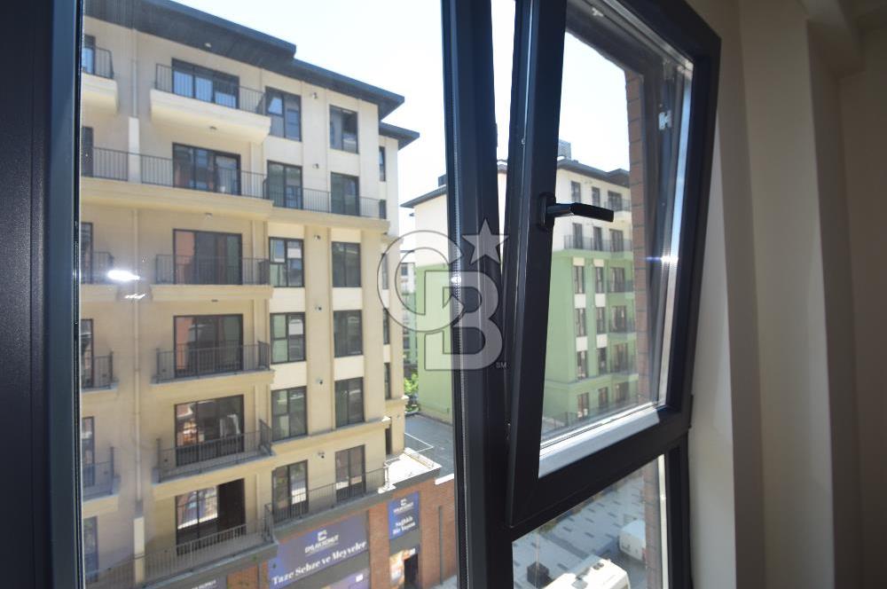 Okmeydanı Emlak Konutları'nda Cadde Cepheli Satılık 2+1 Daire