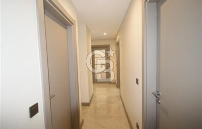 Okmeydanı Emlak Konutları'nda Cadde Cepheli Satılık 2+1 Daire