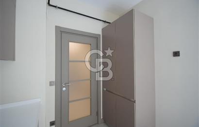 Okmeydanı Emlak Konutları'nda Cadde Cepheli Satılık 2+1 Daire