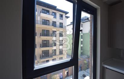 Okmeydanı Emlak Konutları'nda Cadde Cepheli Satılık 2+1 Daire