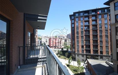 Okmeydanı Emlak Konutları'nda Cadde Cepheli Satılık 2+1 Daire