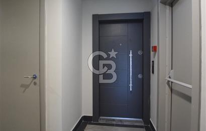 Okmeydanı Emlak Konutları'nda Cadde Cepheli Satılık 2+1 Daire