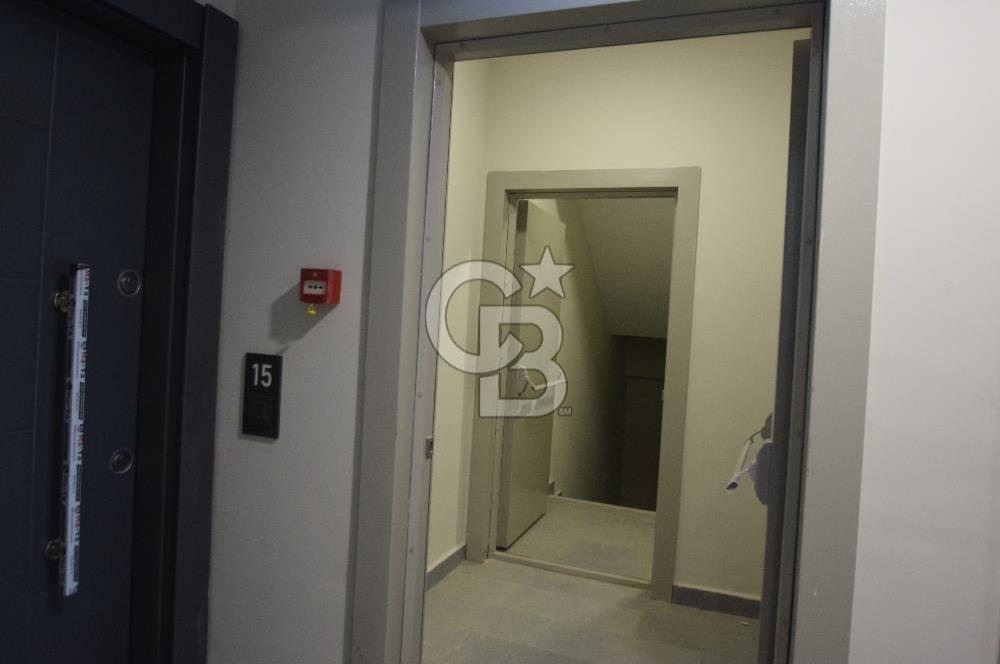 Okmeydanı Emlak Konutları'nda Cadde Cepheli Satılık 2+1 Daire