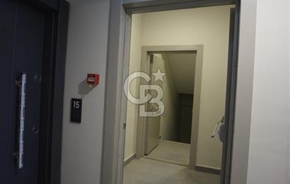 Okmeydanı Emlak Konutları'nda Cadde Cepheli Satılık 2+1 Daire