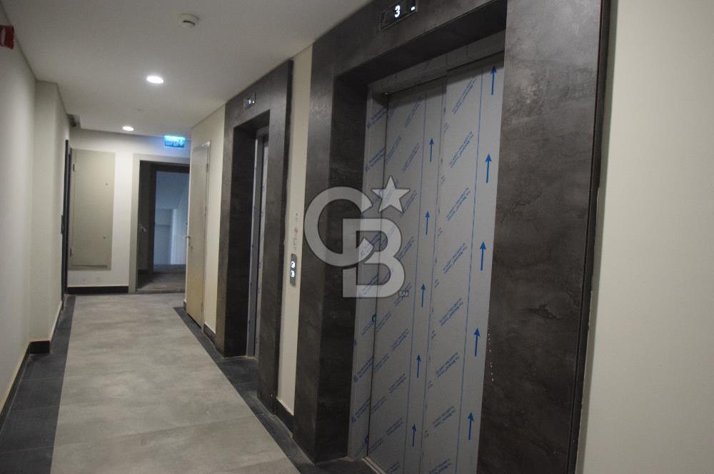 Okmeydanı Emlak Konutları'nda Cadde Cepheli Satılık 2+1 Daire
