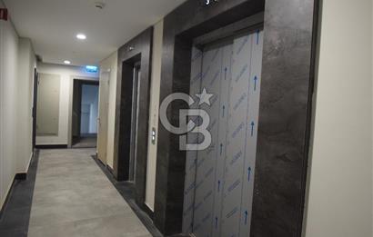 Okmeydanı Emlak Konutları'nda Cadde Cepheli Satılık 2+1 Daire