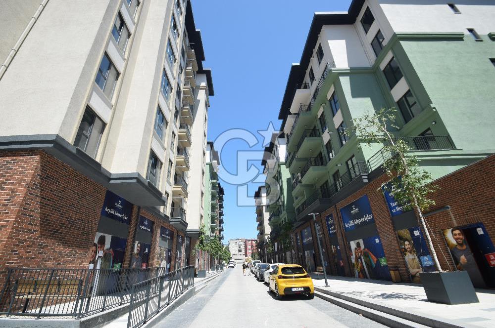 Okmeydanı Emlak Konutları'nda Cadde Cepheli Satılık 2+1 Daire