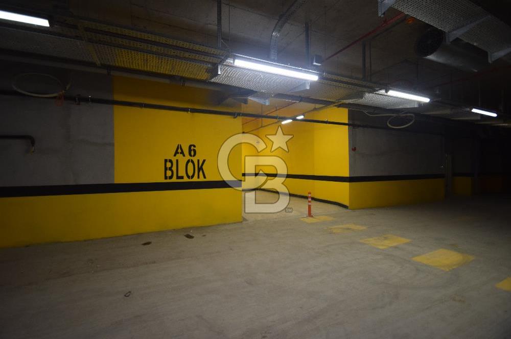 Okmeydanı Emlak Konutları'nda Cadde Cepheli Satılık 2+1 Daire