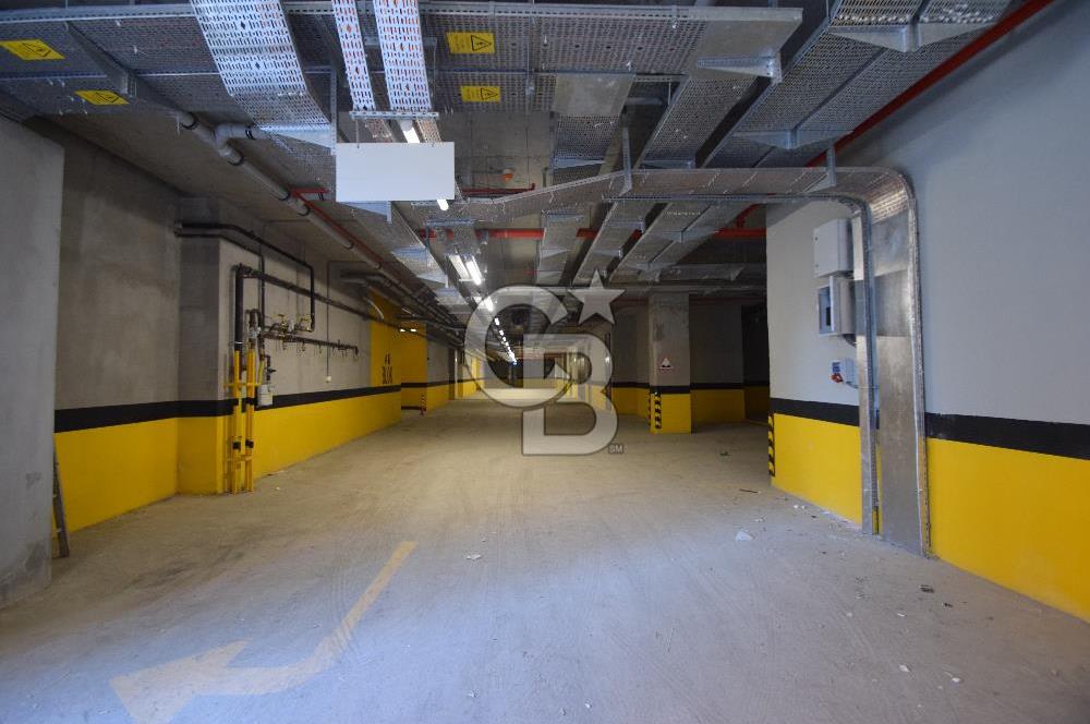 Okmeydanı Emlak Konutları'nda Cadde Cepheli Satılık 2+1 Daire