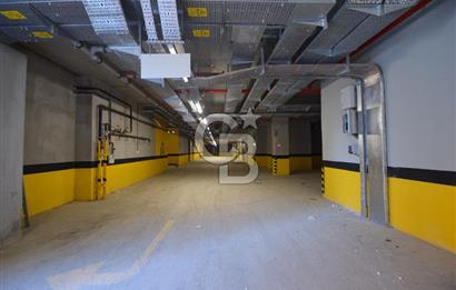 Okmeydanı Emlak Konutları'nda Cadde Cepheli Satılık 2+1 Daire