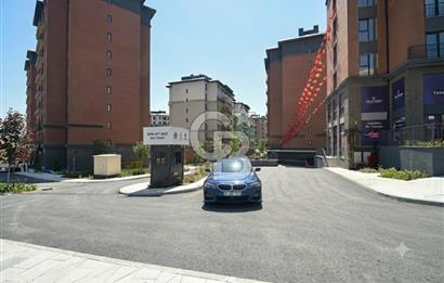 Okmeydanı Emlak Konutları'nda Cadde Cepheli Satılık 2+1 Daire
